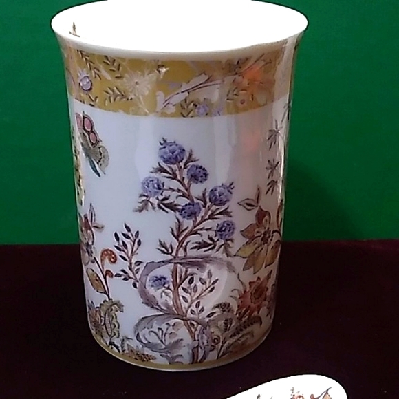 Beautiful Delton Fine Porcelain Mug with Porcelain Spoon - Picture 2 of 8